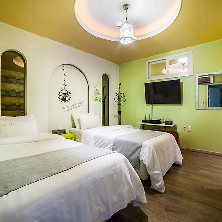 Hole In One Hotel Sacheon Extérieur photo