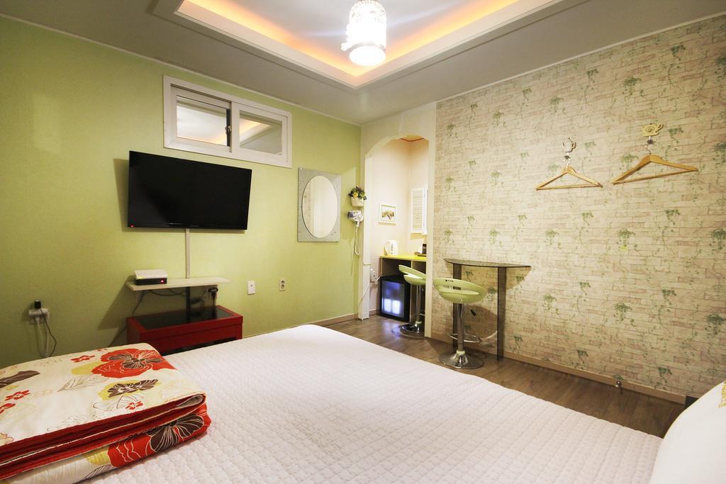 Hole In One Hotel Sacheon Extérieur photo