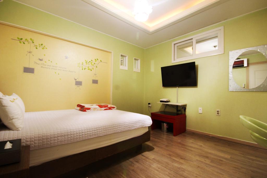 Hole In One Hotel Sacheon Extérieur photo