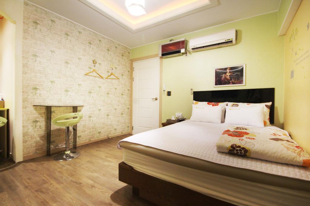 Hole In One Hotel Sacheon Extérieur photo