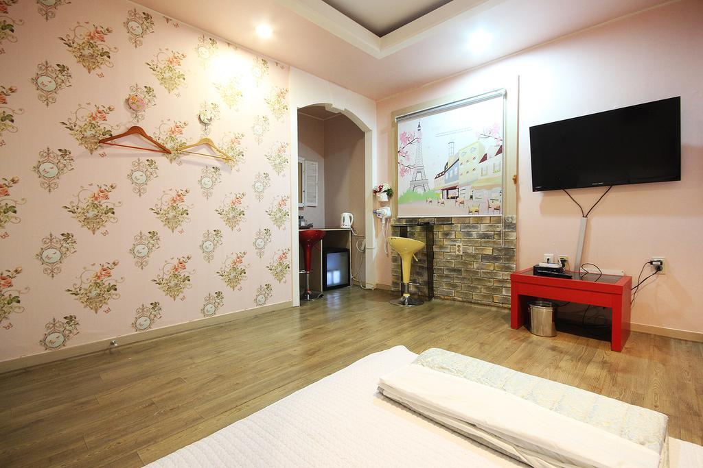 Hole In One Hotel Sacheon Extérieur photo