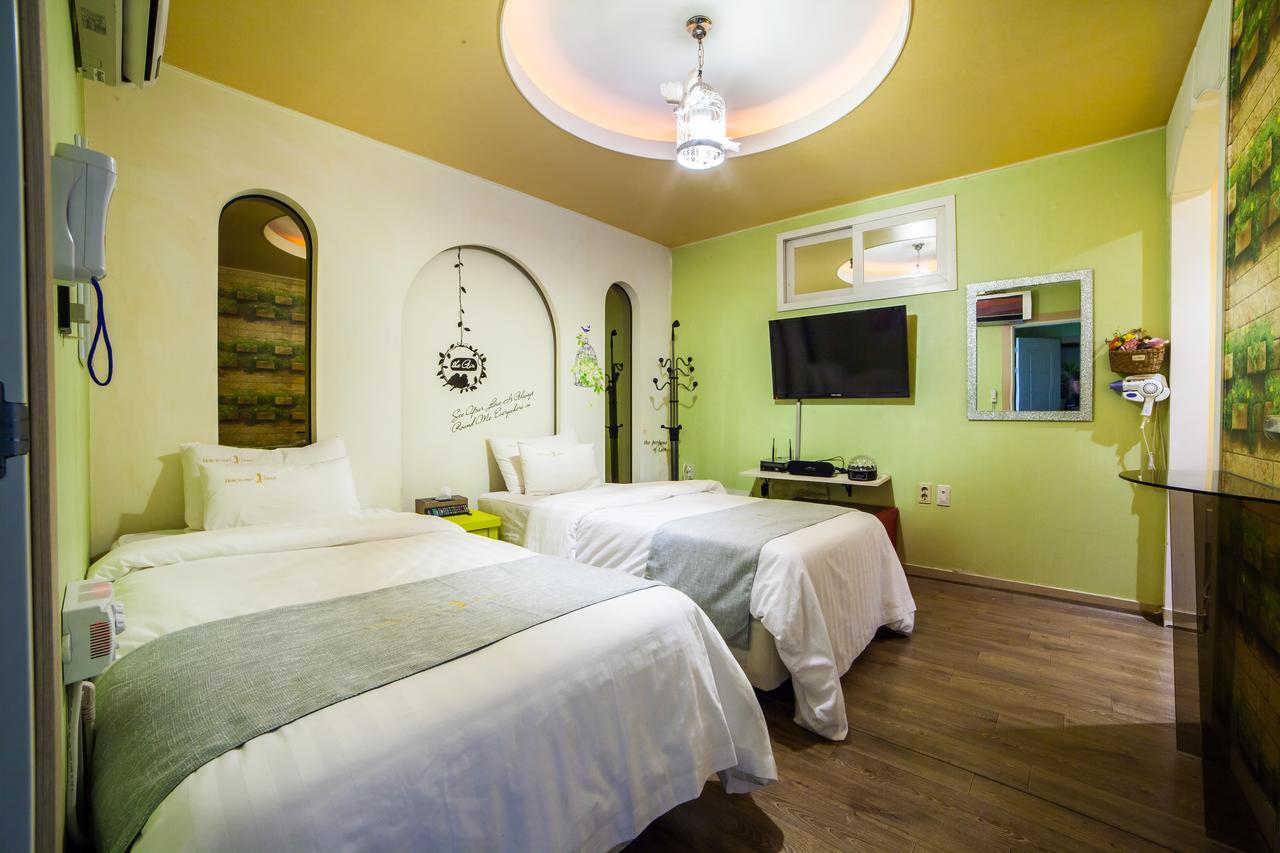 Hole In One Hotel Sacheon Extérieur photo