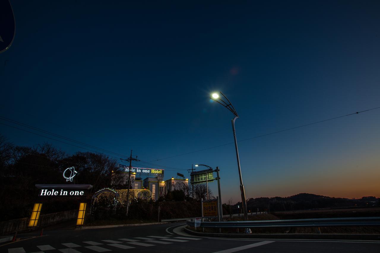 Hole In One Hotel Sacheon Extérieur photo