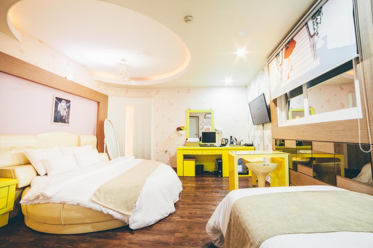 Hole In One Hotel Sacheon Extérieur photo